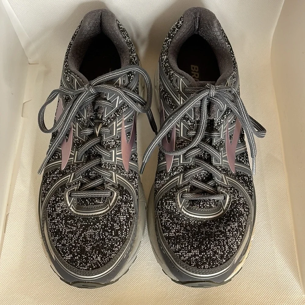 Brooks Women’s Adrenaline GTS 17 Grey/Black/Pink Size 11 - EUC
